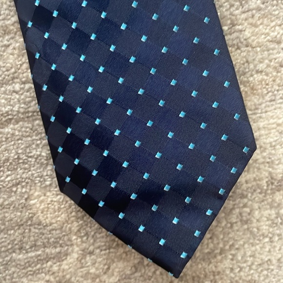 Michael Kors Men’s Tie - Picture 2 of 3